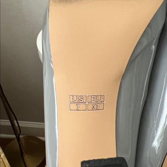 Chic Gray Women's Heels - Picture 6 of 11